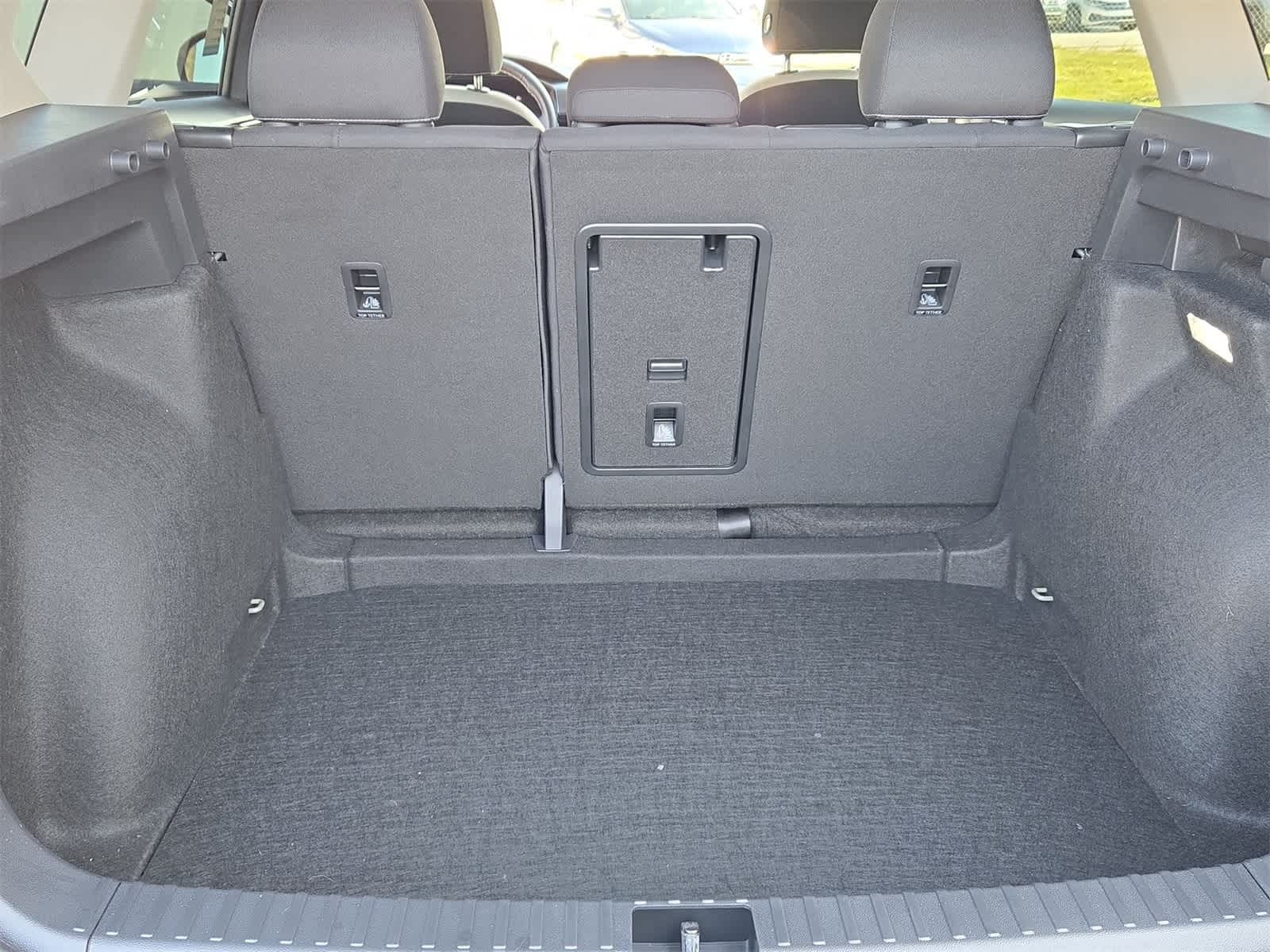 Thumbnail: 2025 Volkswagen Taos - 33