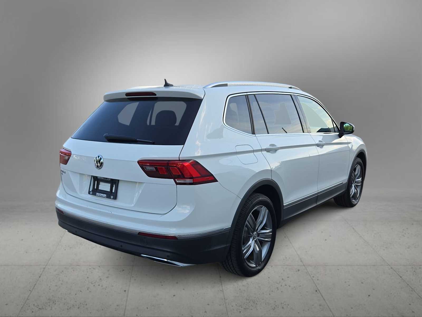Thumbnail: 2021 Volkswagen Tiguan - 8