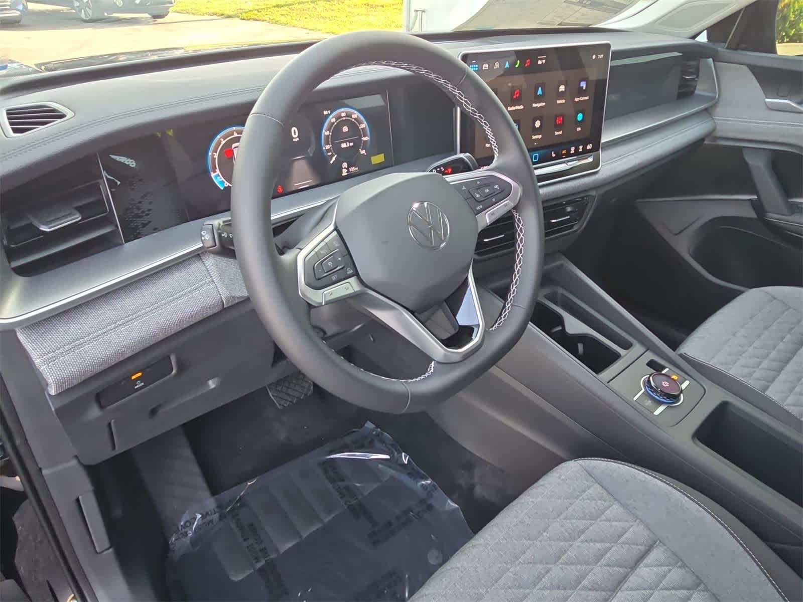 Thumbnail: 2025 Volkswagen Tiguan - 10