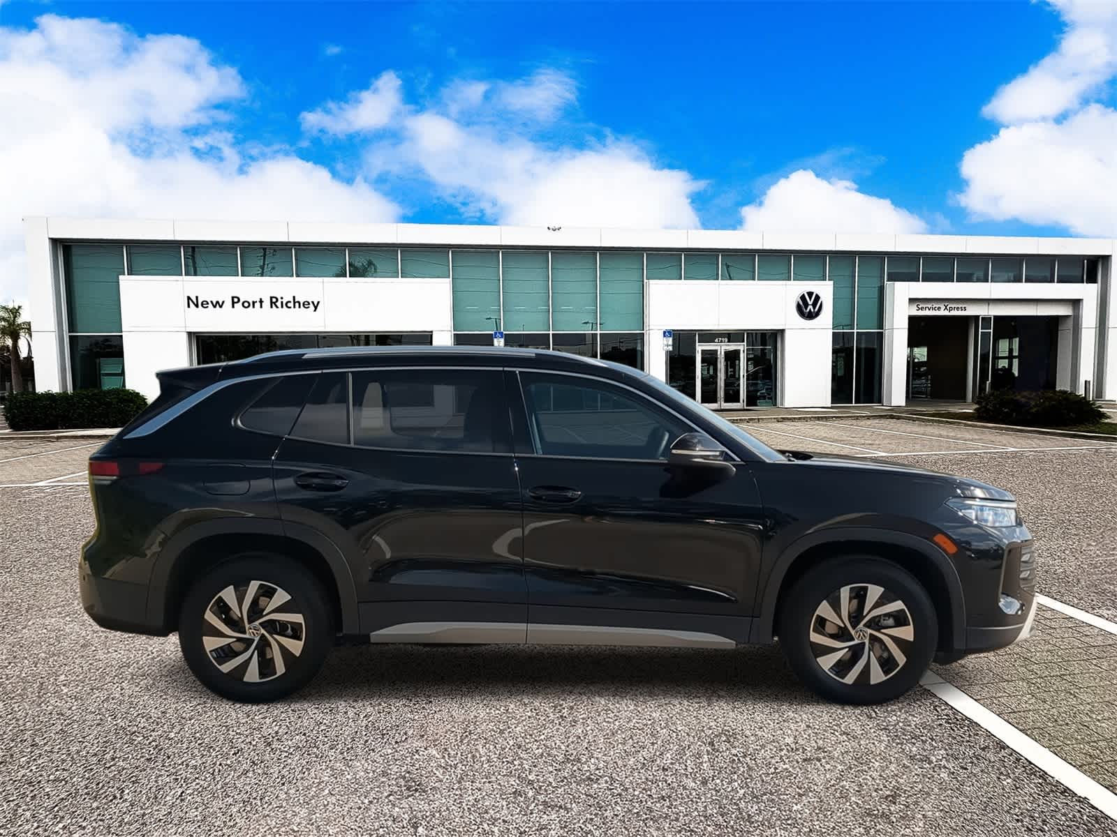 Thumbnail: 2025 Volkswagen Tiguan - 9