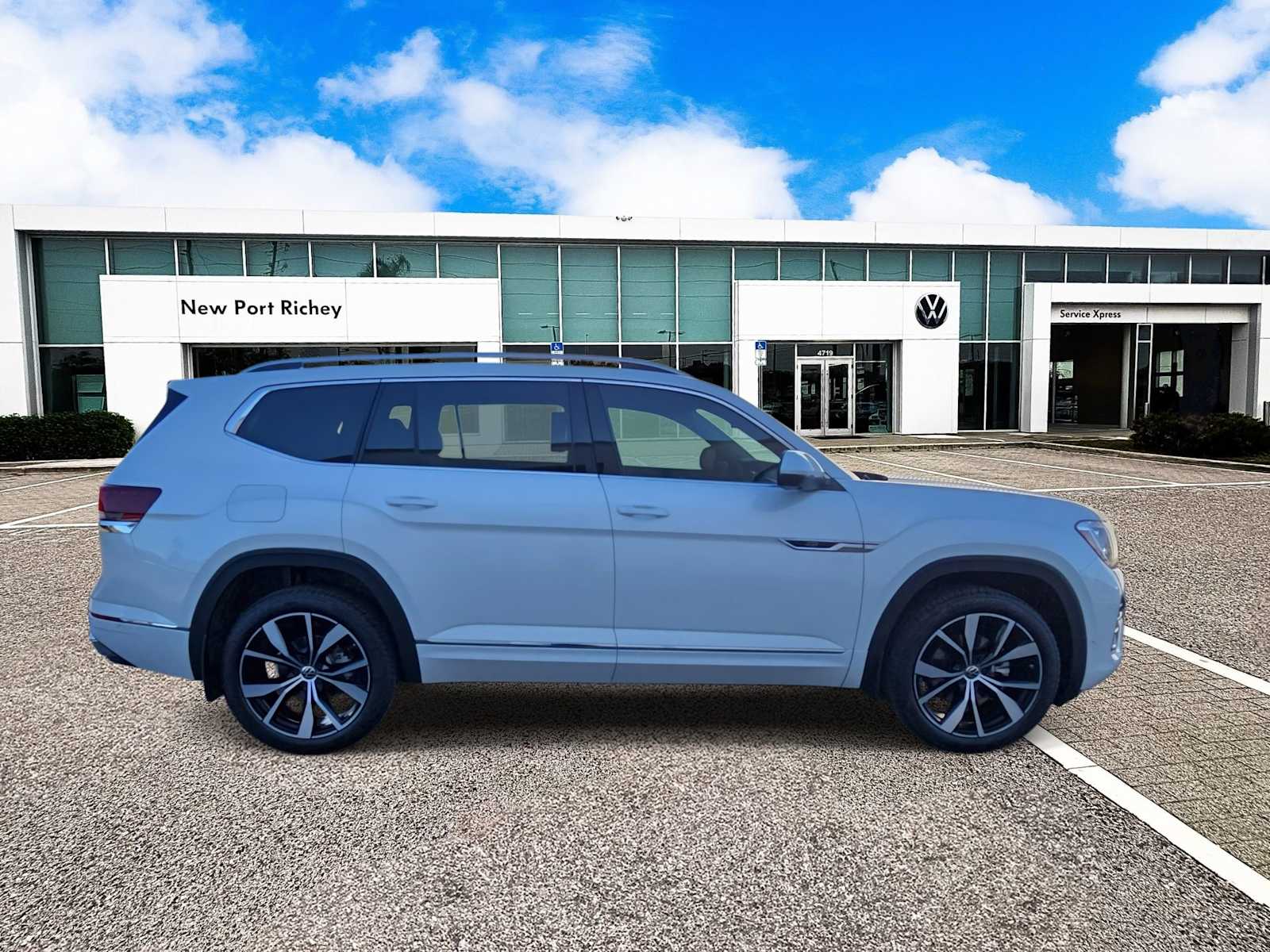 Thumbnail: 2026 Volkswagen Atlas - 9