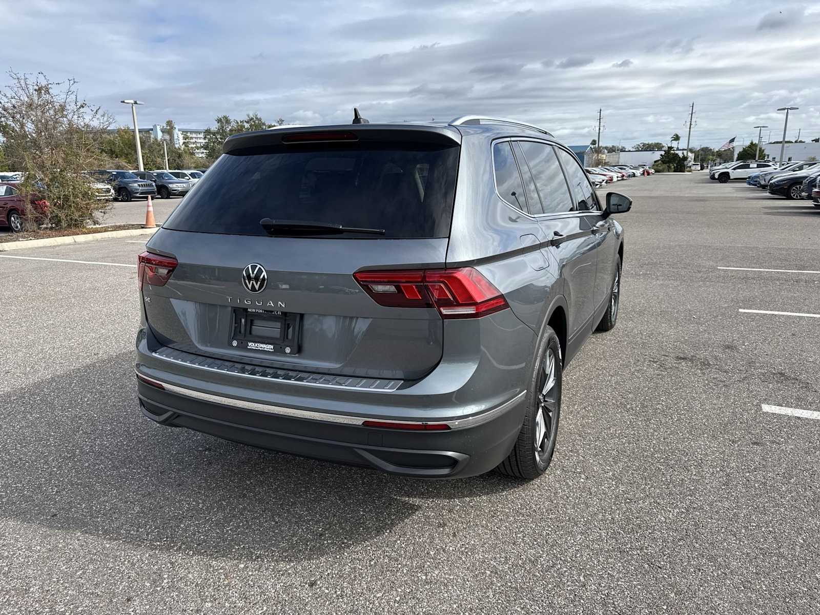 Thumbnail: 2022 Volkswagen Tiguan - 6