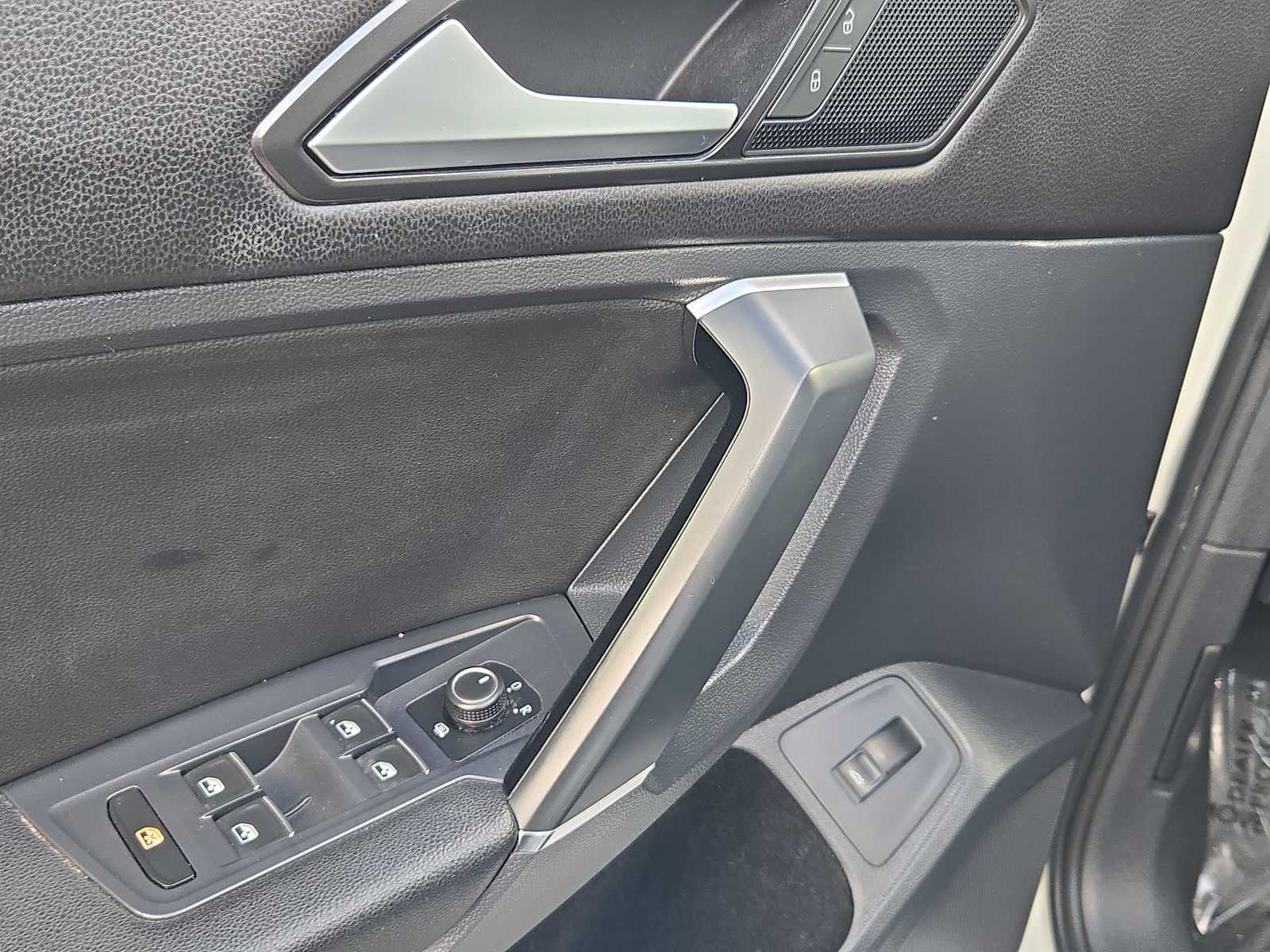 Thumbnail: 2018 Volkswagen Tiguan - 34