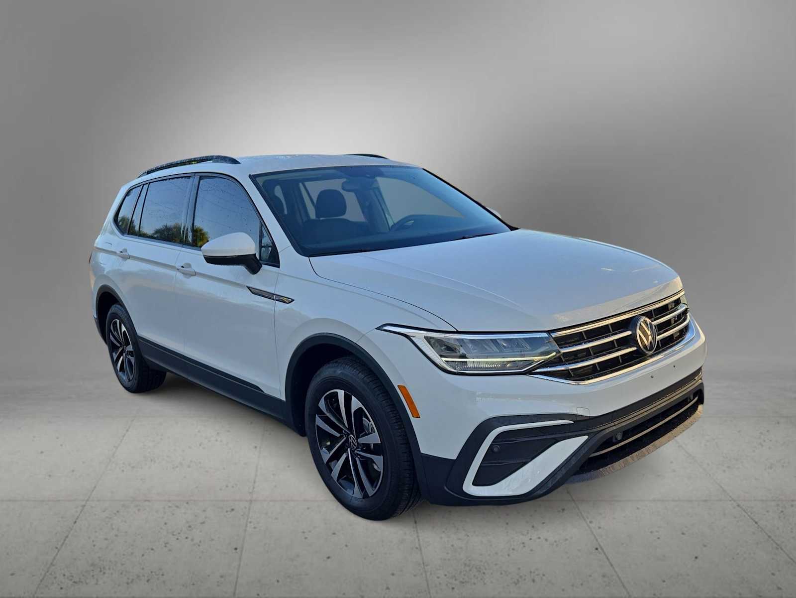 Thumbnail: 2023 Volkswagen Tiguan - 2