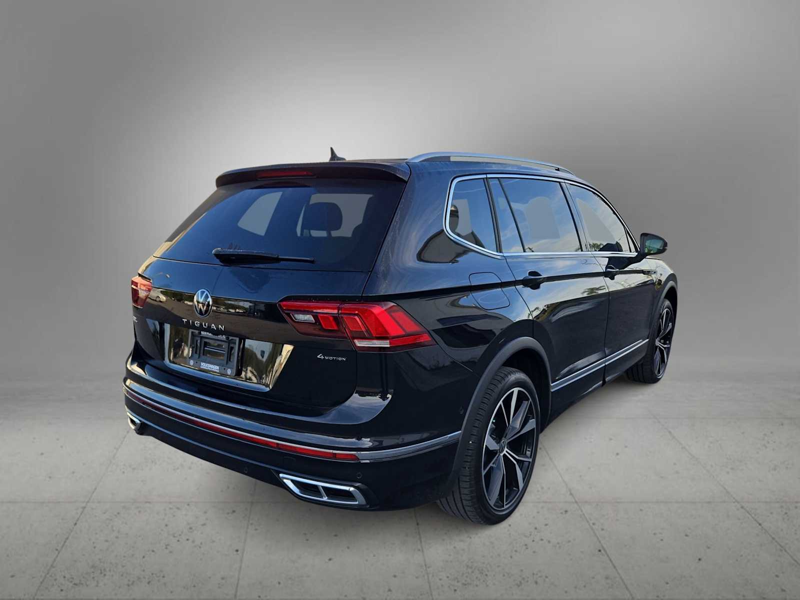 Thumbnail: 2023 Volkswagen Tiguan - 8