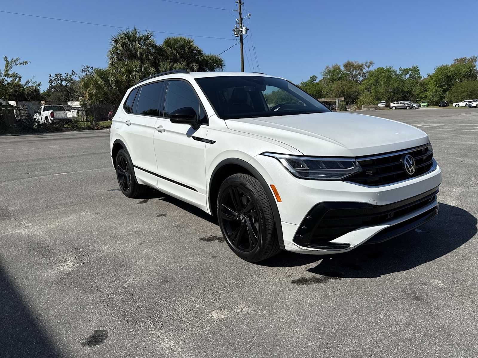 Thumbnail: 2023 Volkswagen Tiguan - 16