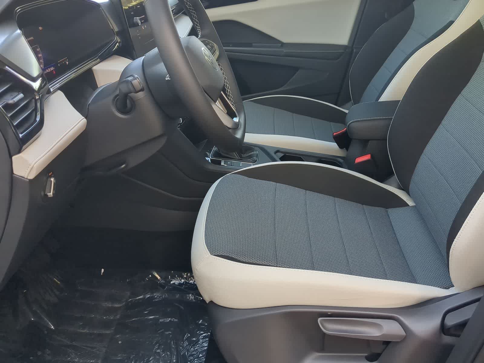 Thumbnail: 2025 Volkswagen Taos - 17