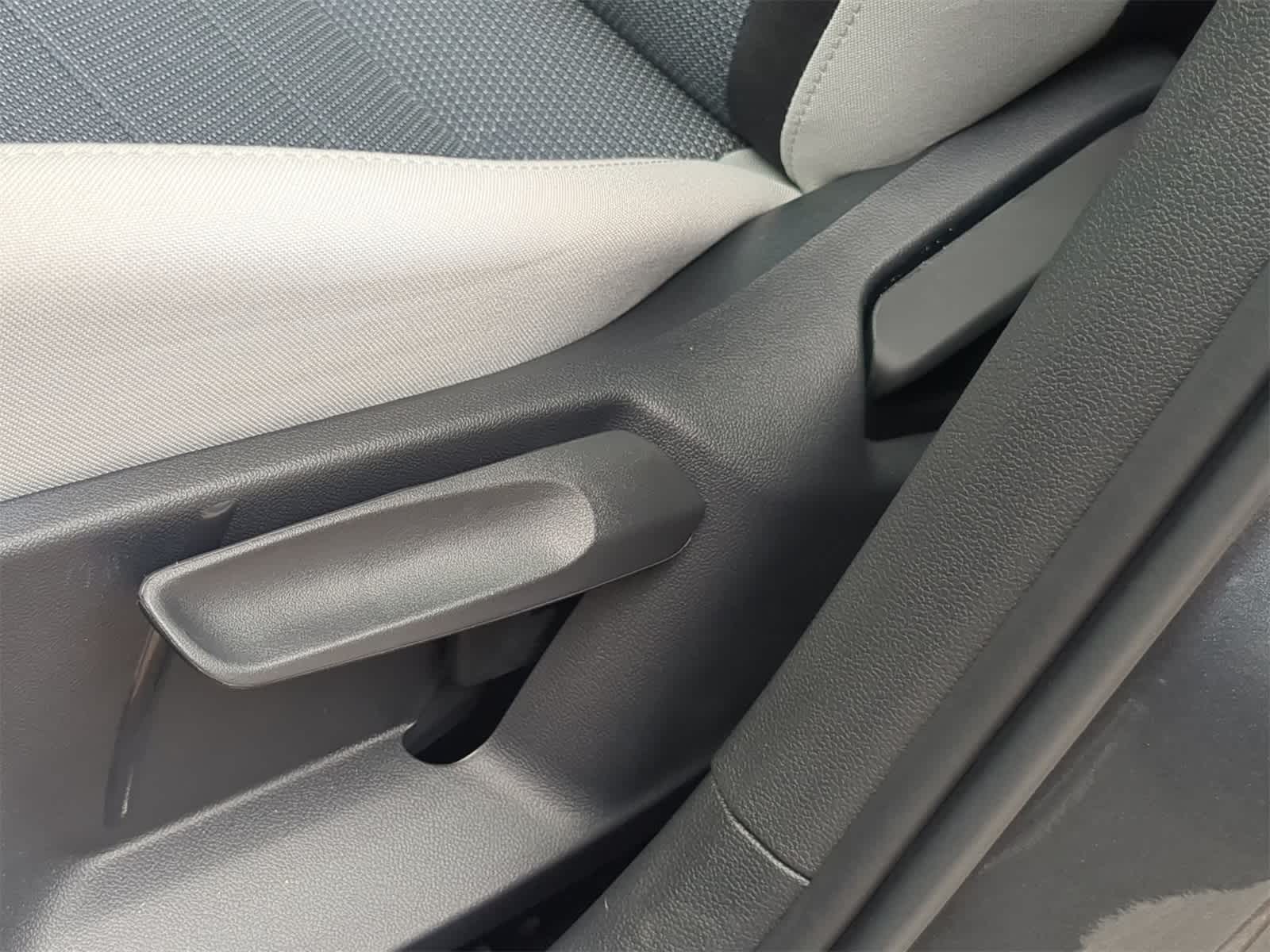 Thumbnail: 2025 Volkswagen Taos - 18