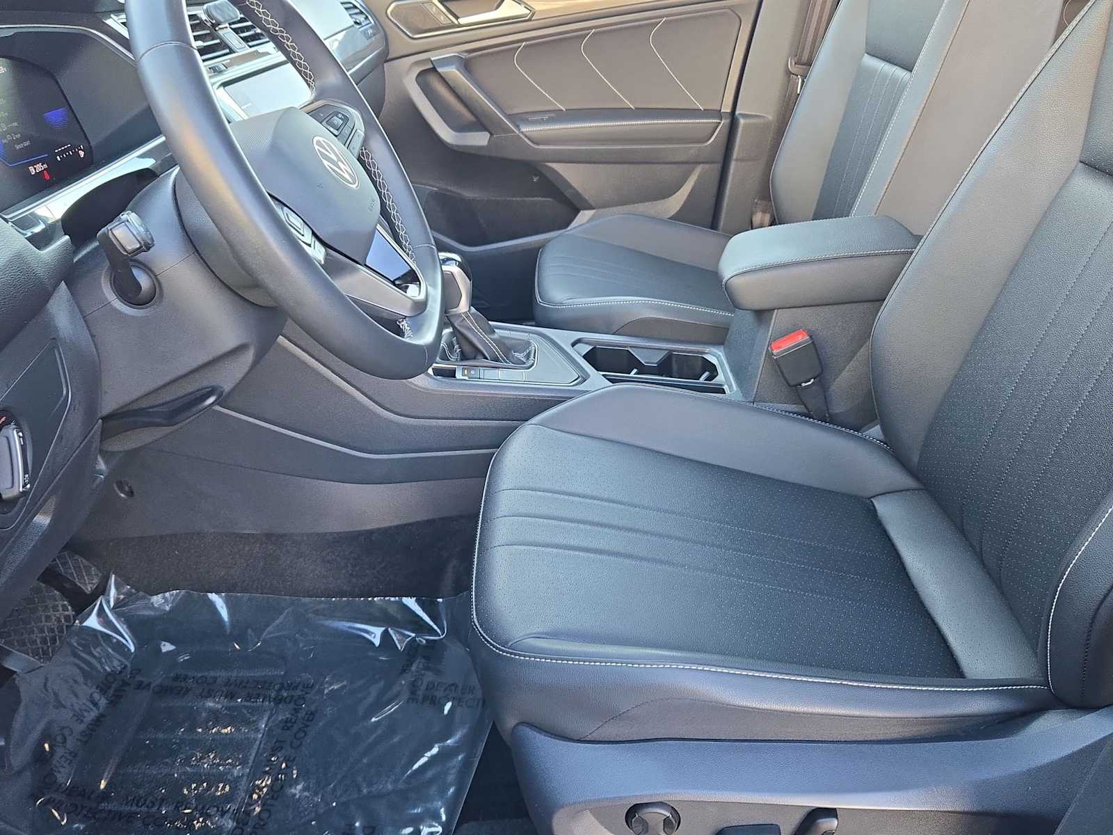 Thumbnail: 2023 Volkswagen Tiguan - 16