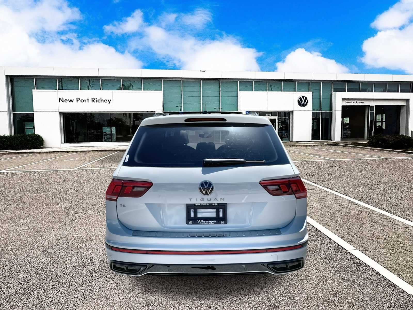 Thumbnail: 2023 Volkswagen Tiguan - 5