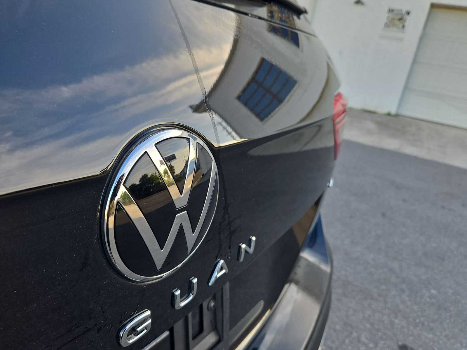 Thumbnail: 2023 Volkswagen Tiguan - 12