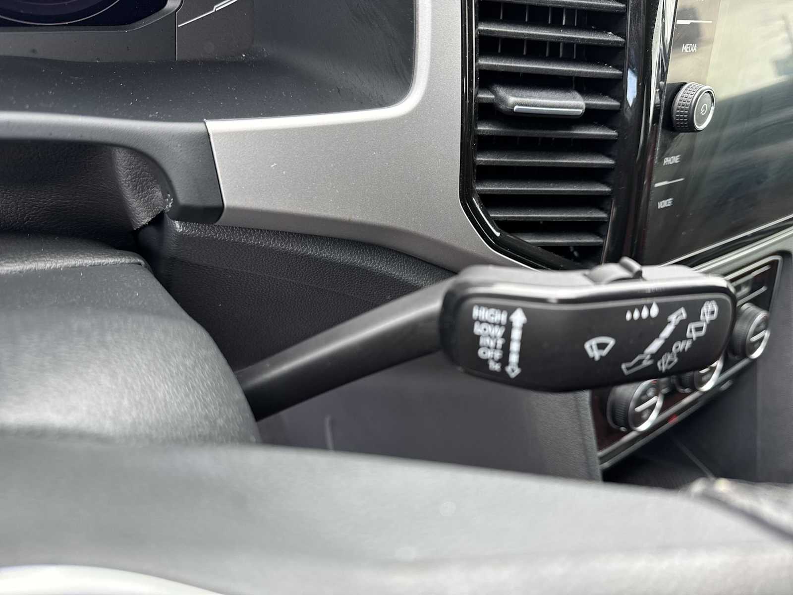 Thumbnail: 2022 Volkswagen Atlas - 24