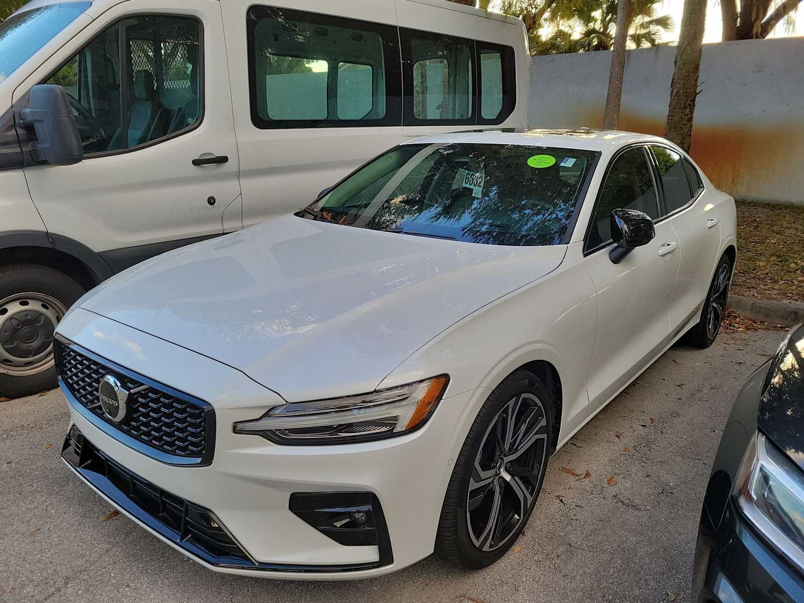 Thumbnail: 2023 Volvo S60 - 2