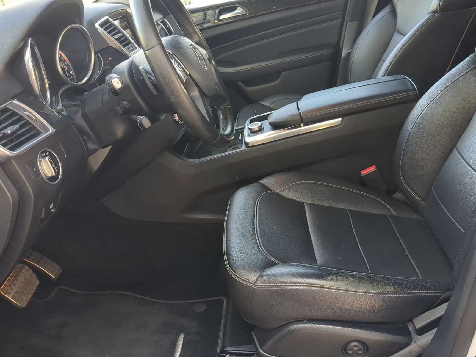 Thumbnail: 2015 Mercedes-Benz M-Class - 16