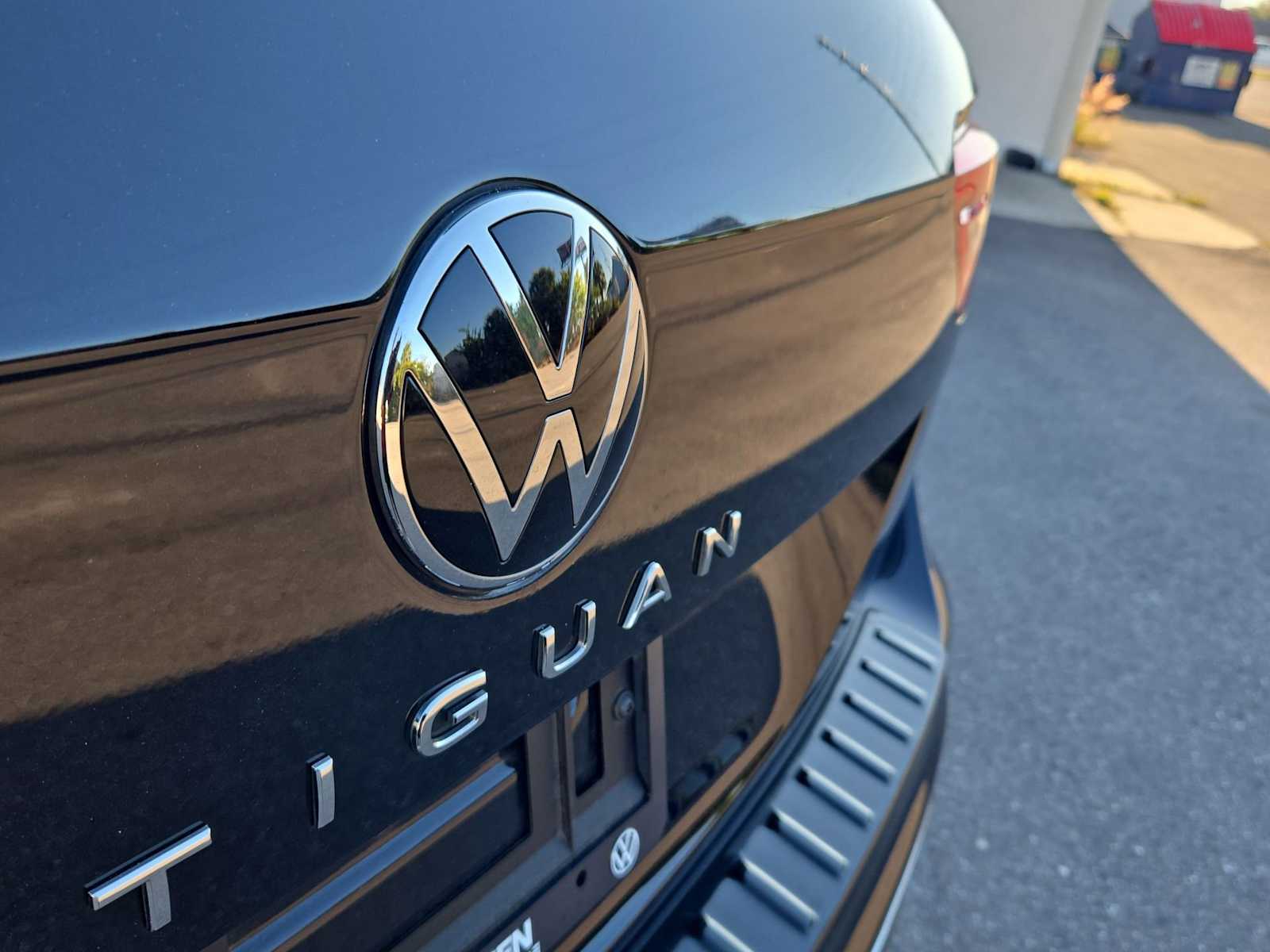 Thumbnail: 2023 Volkswagen Tiguan - 12