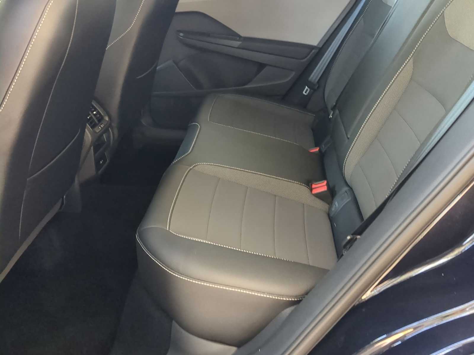 2022 Volkswagen Taos SE 18