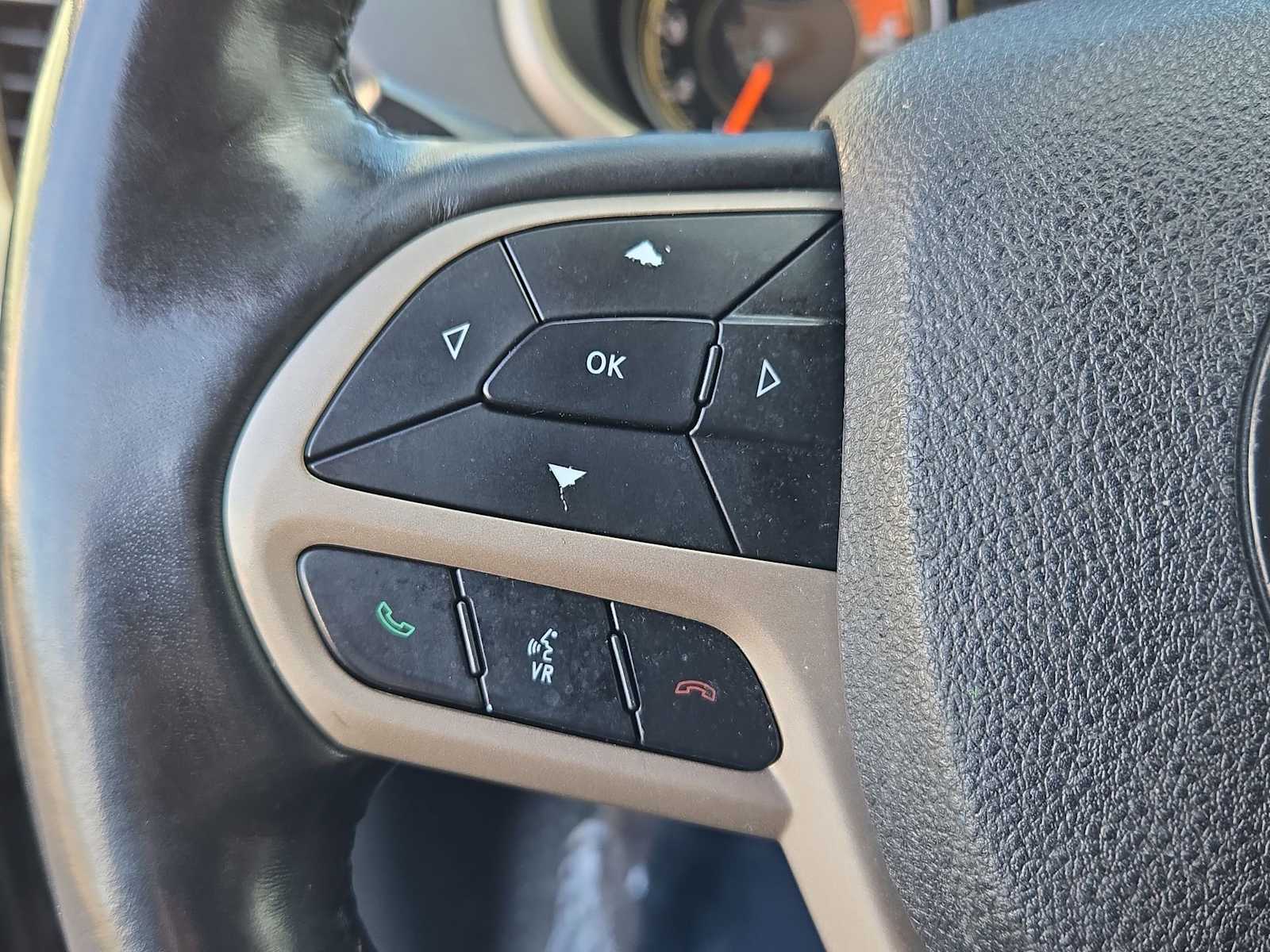 Thumbnail: 2017 Jeep Cherokee - 23