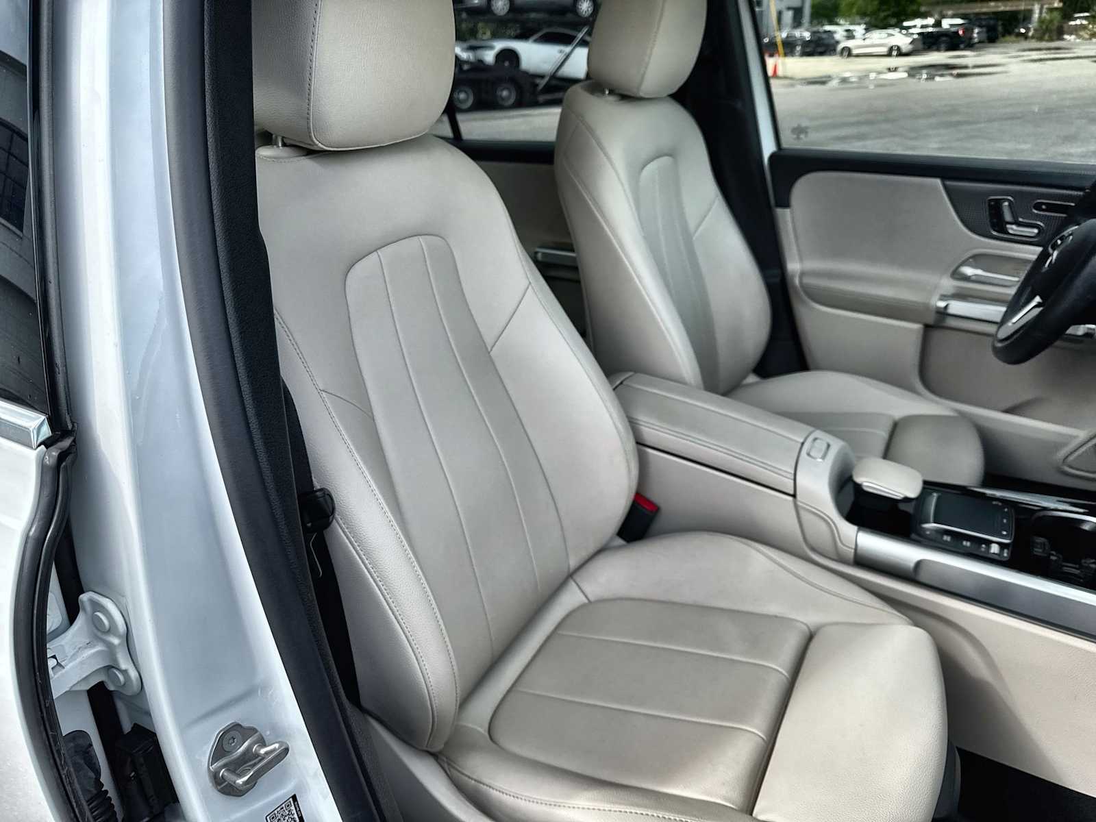 Thumbnail: 2022 Mercedes-Benz GLB - 21