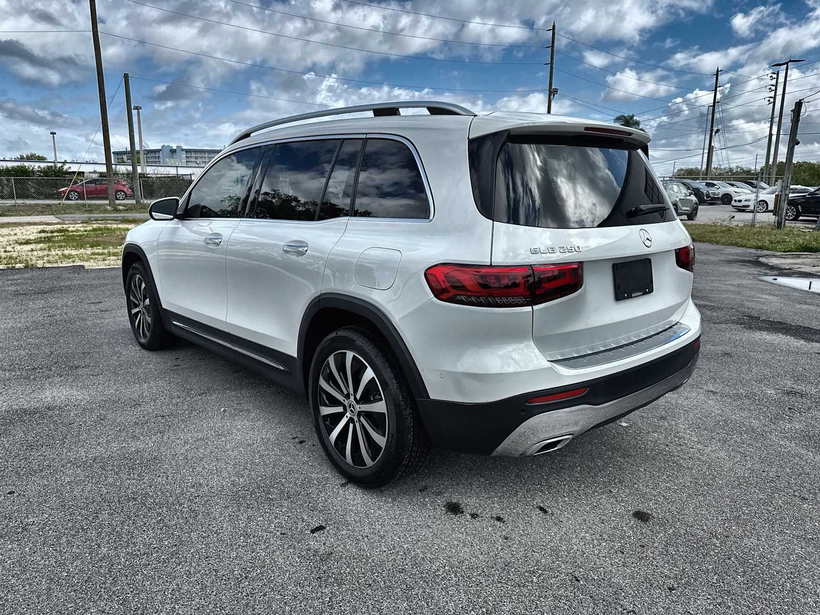 Thumbnail: 2022 Mercedes-Benz GLB - 4