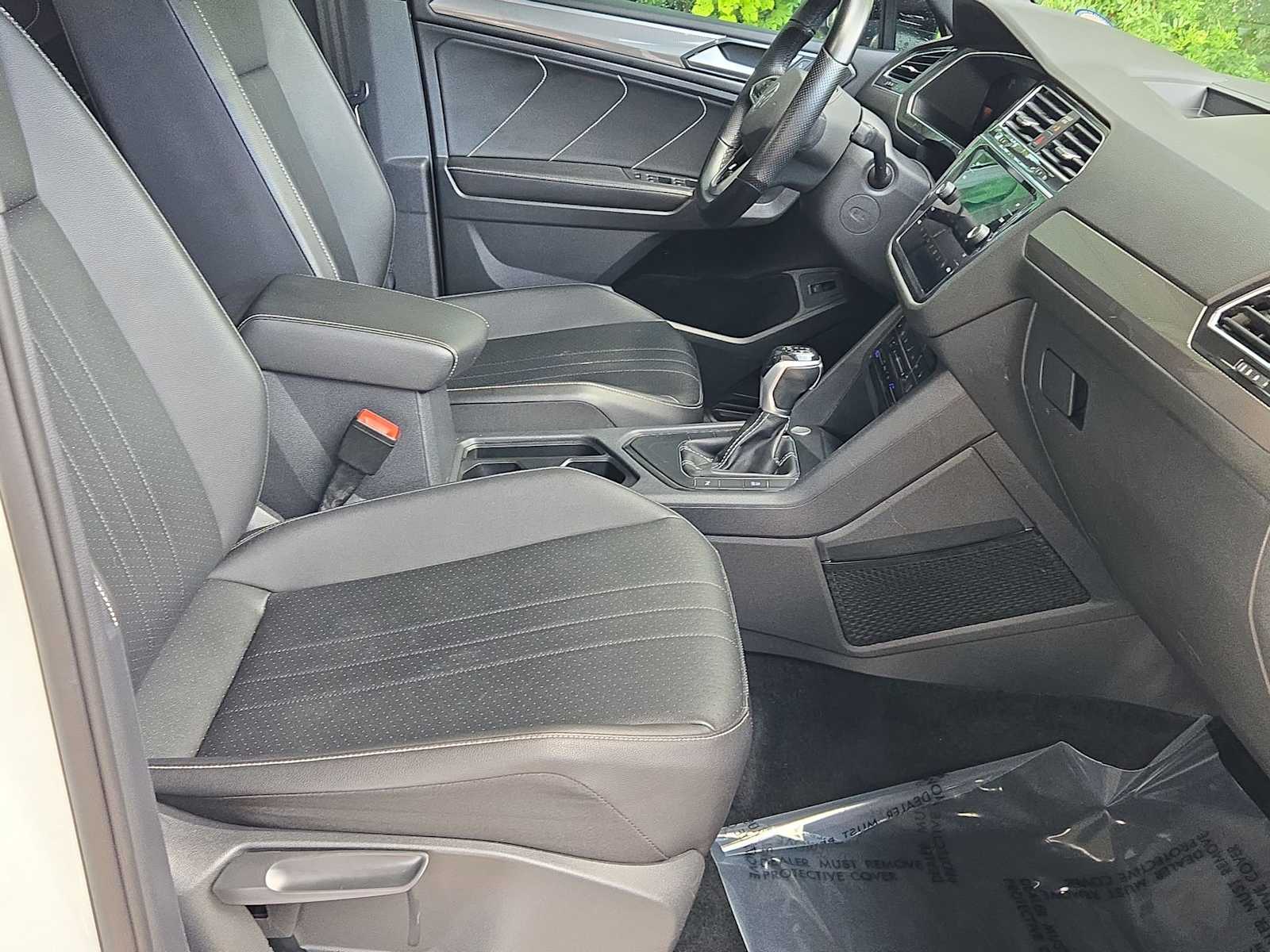 Thumbnail: 2022 Volkswagen Tiguan - 22