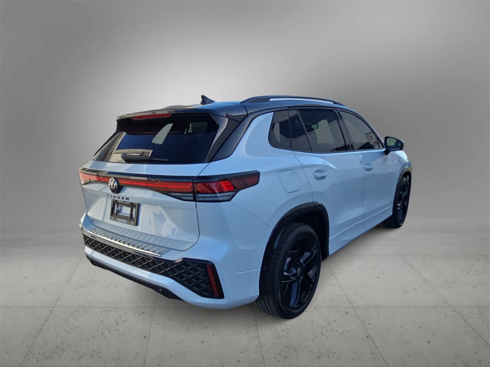 Thumbnail: 2025 Volkswagen Tiguan - 8