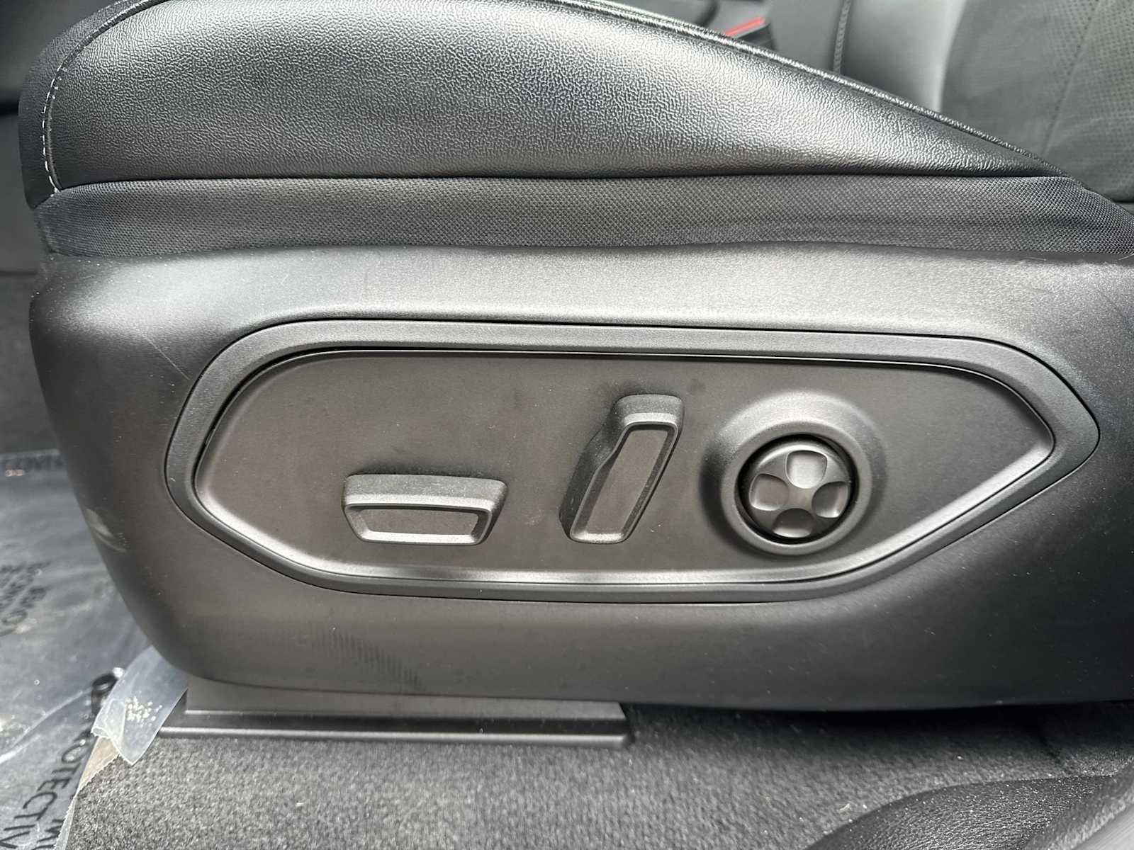 Thumbnail: 2024 Jeep Grand Cherokee - 16