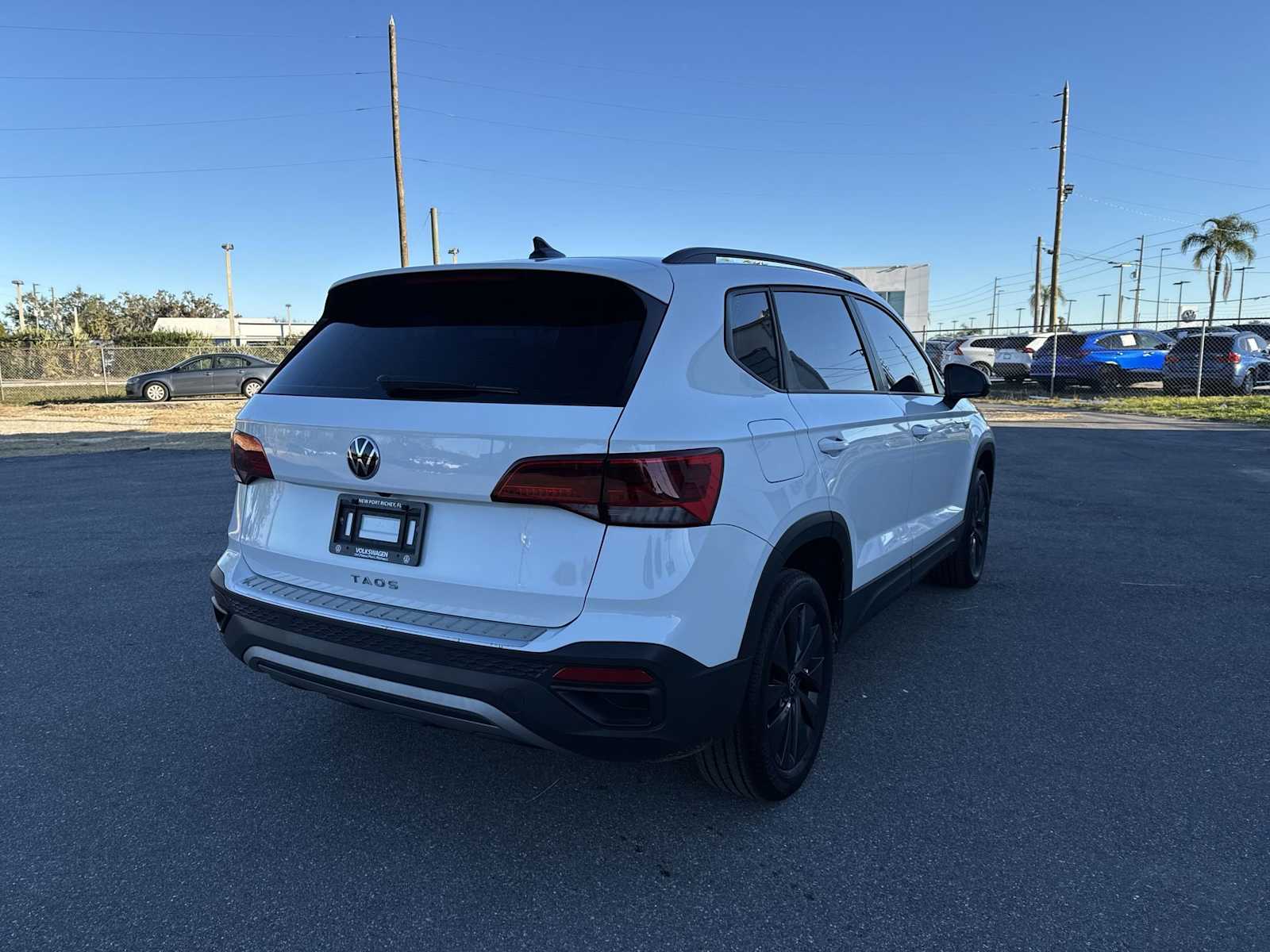 Thumbnail: 2023 Volkswagen Taos - 14