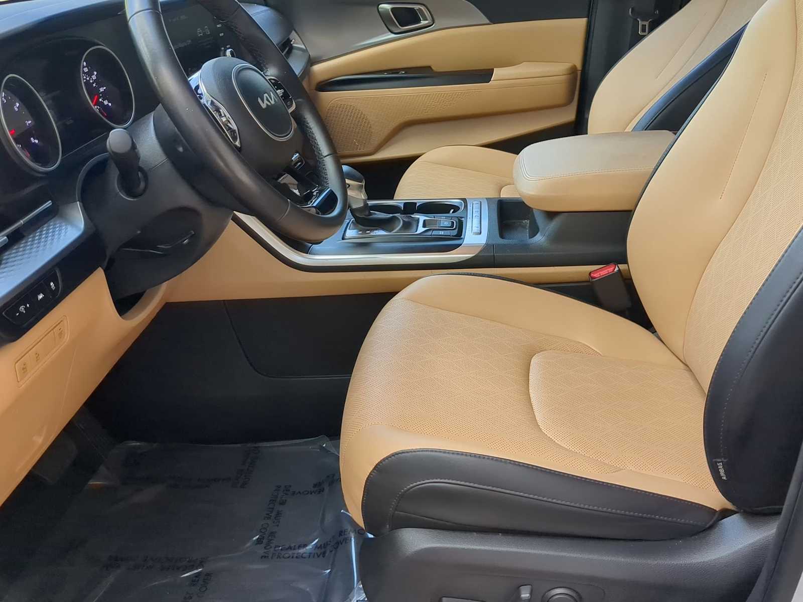 Thumbnail: 2023 Kia Carnival - 17