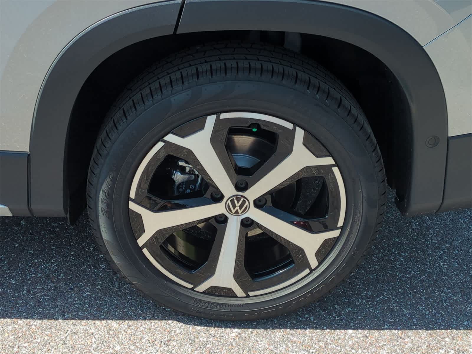 Thumbnail: 2025 Volkswagen Tiguan - 14