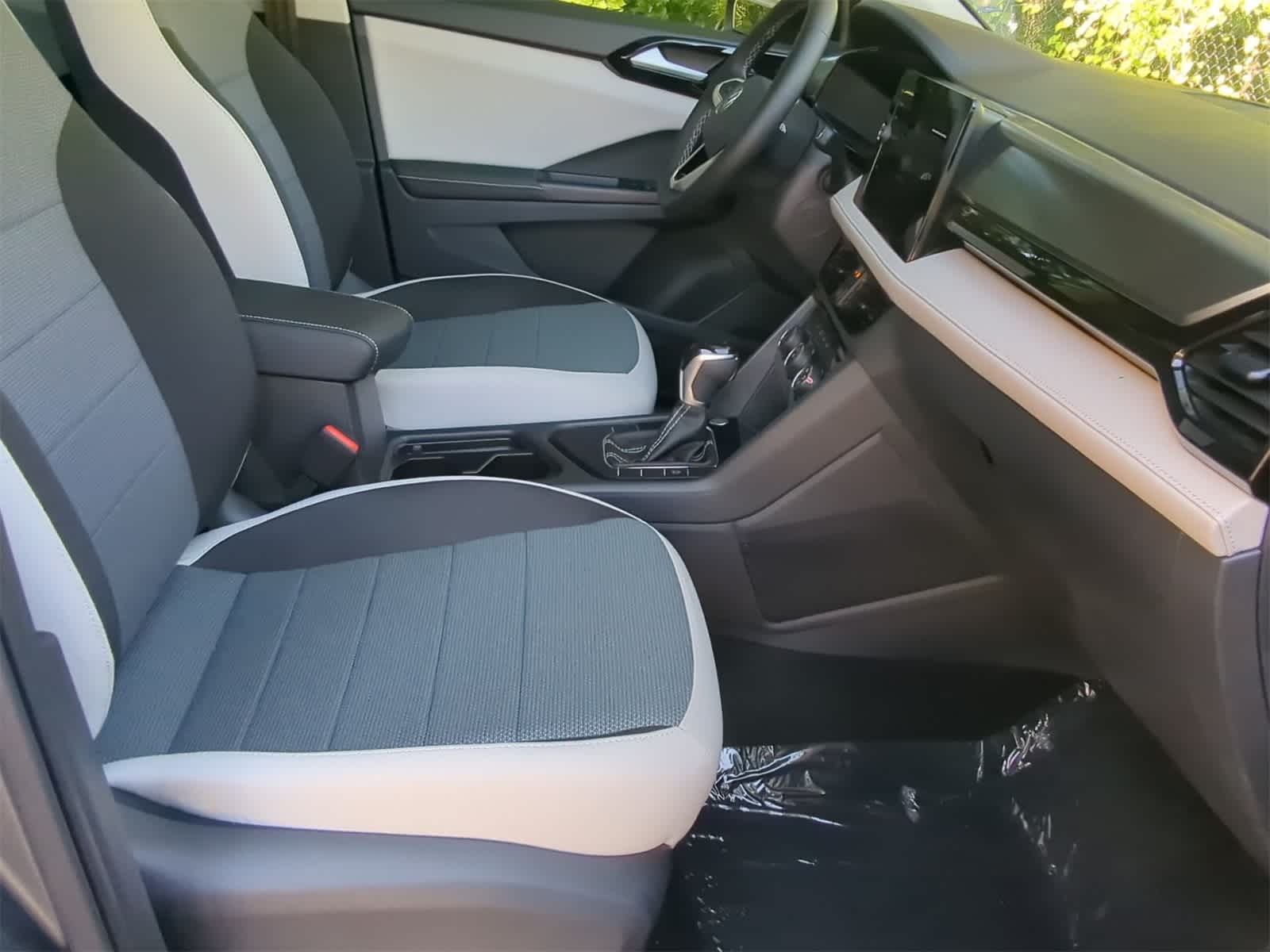 Thumbnail: 2025 Volkswagen Taos - 20