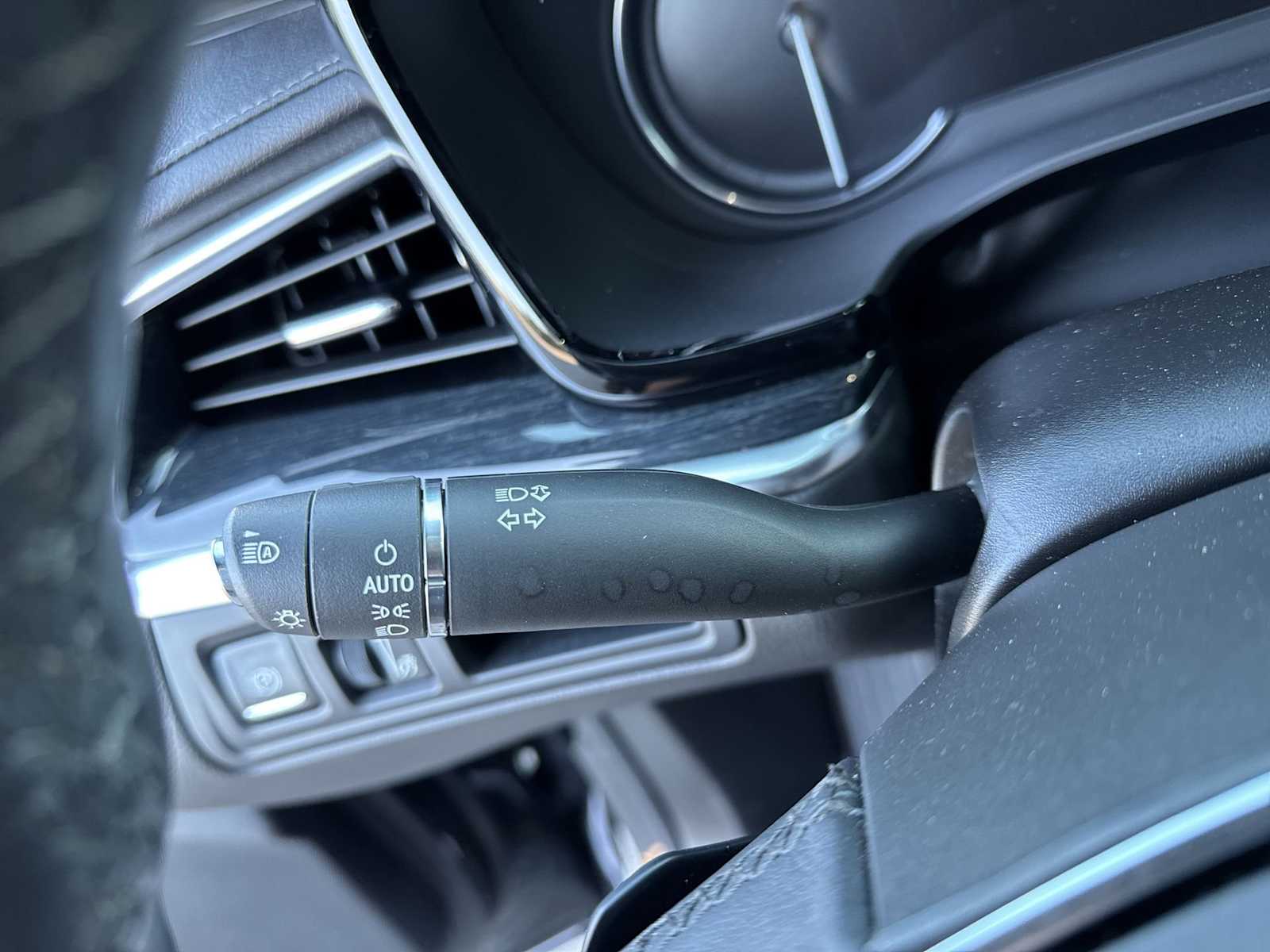 Thumbnail: 2023 Cadillac XT5 - 25