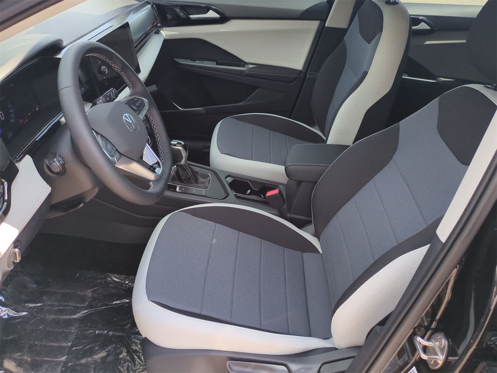 Thumbnail: 2025 Volkswagen Taos - 17