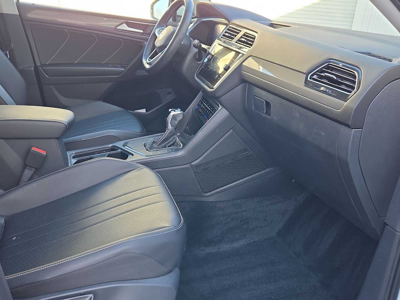 Thumbnail: 2022 Volkswagen Tiguan - 21