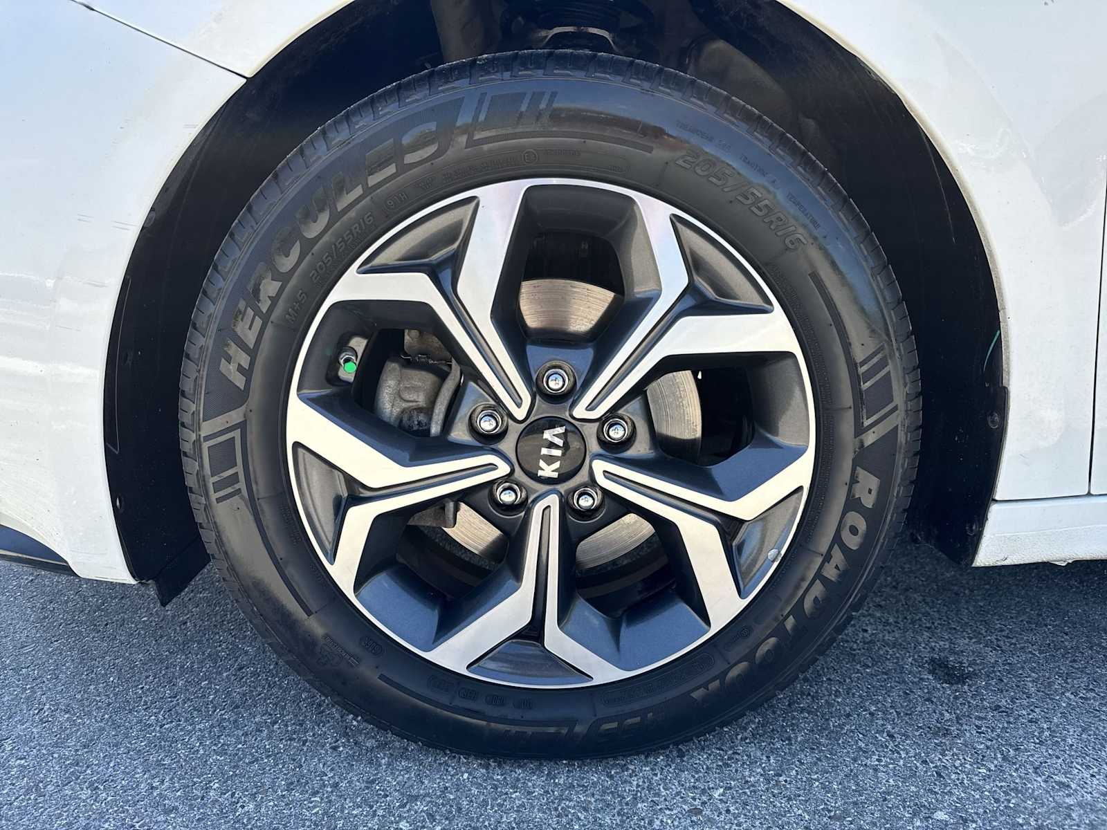 Thumbnail: 2020 Kia Forte - 13