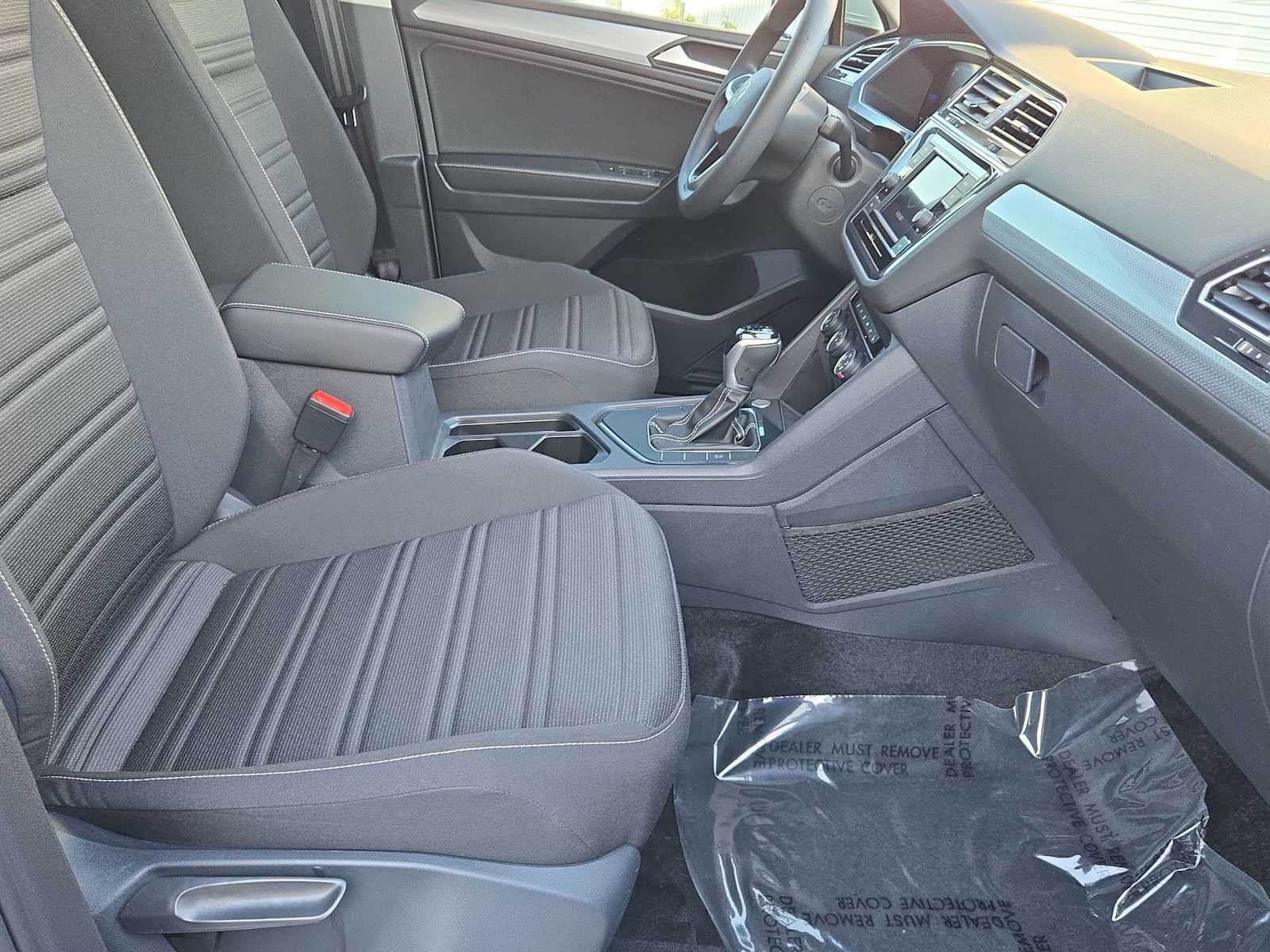 Thumbnail: 2023 Volkswagen Tiguan - 20