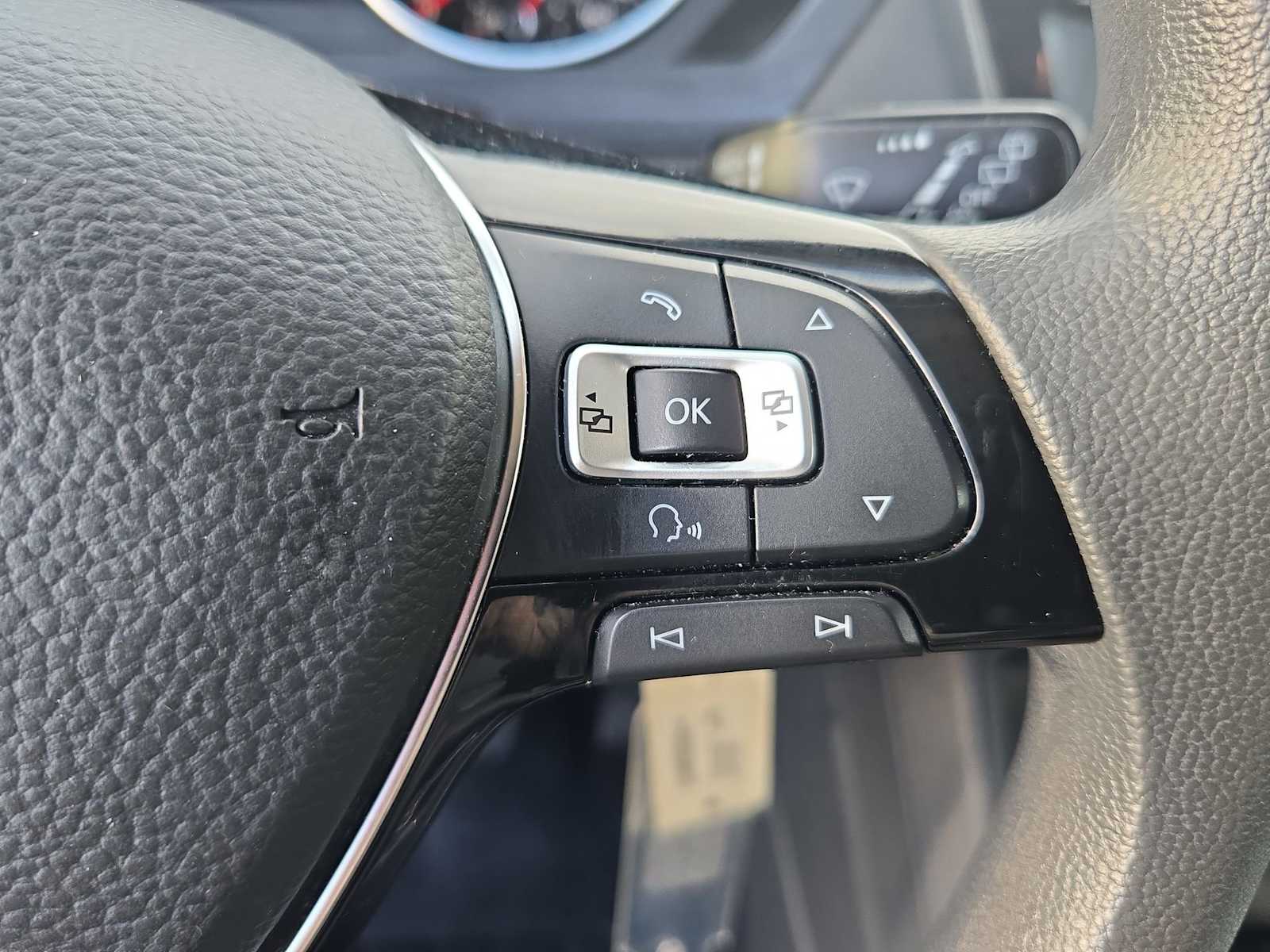 Thumbnail: 2018 Volkswagen Tiguan - 30