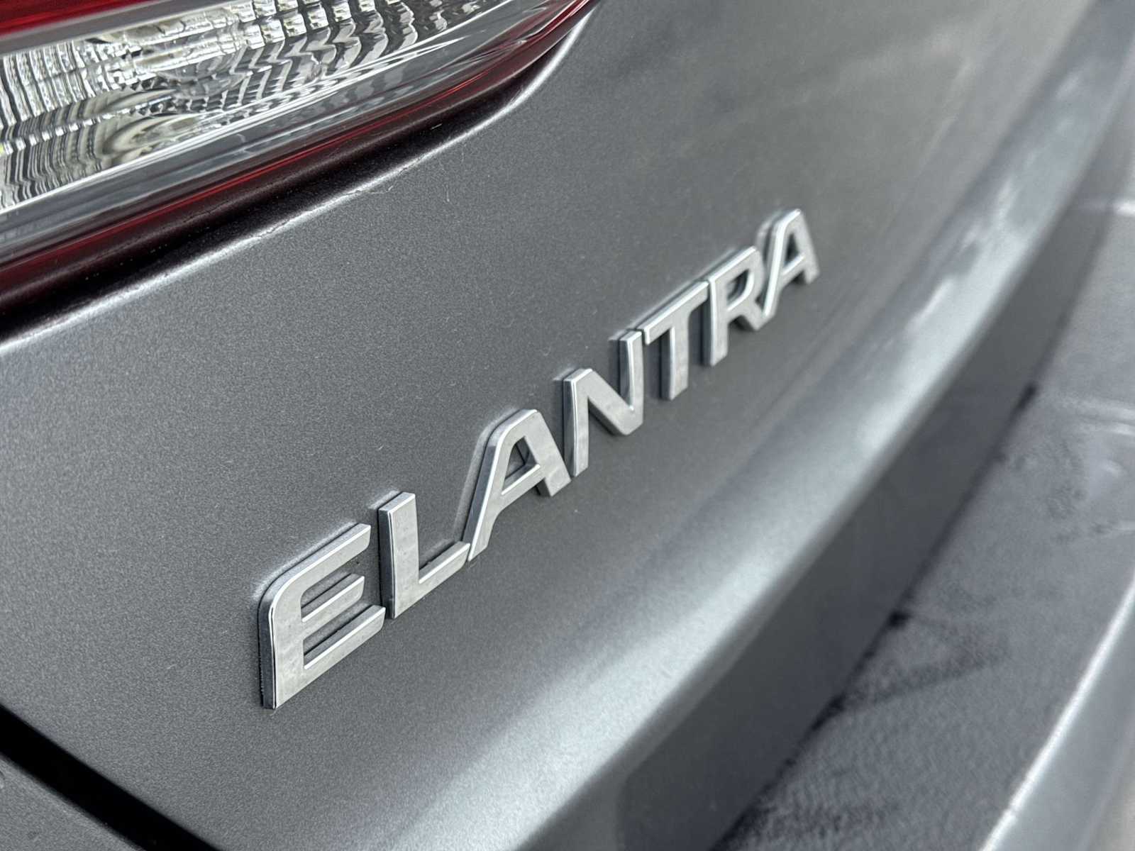 Thumbnail: 2018 Hyundai Elantra - 12
