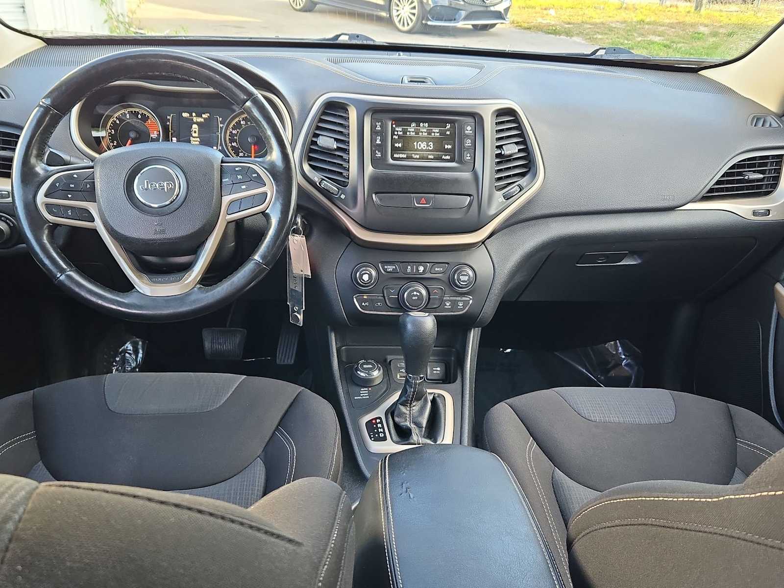 Thumbnail: 2017 Jeep Cherokee - 16