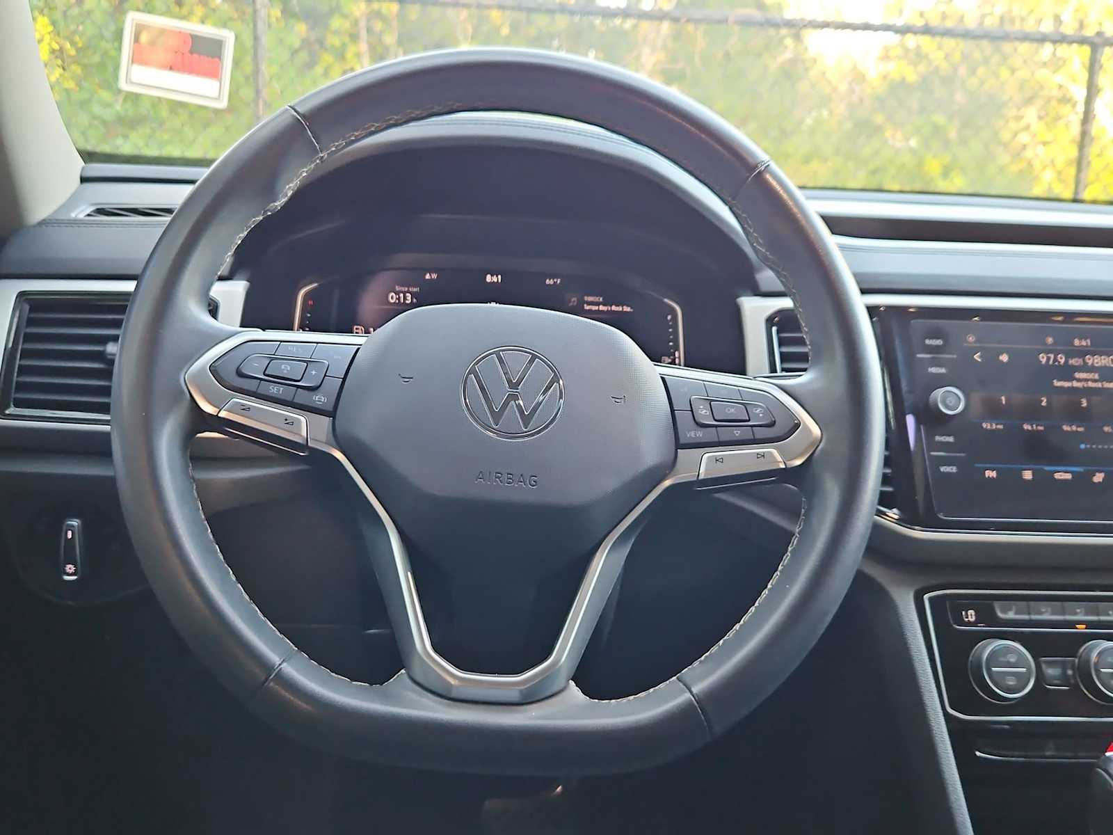 Thumbnail: 2022 Volkswagen Atlas - 25