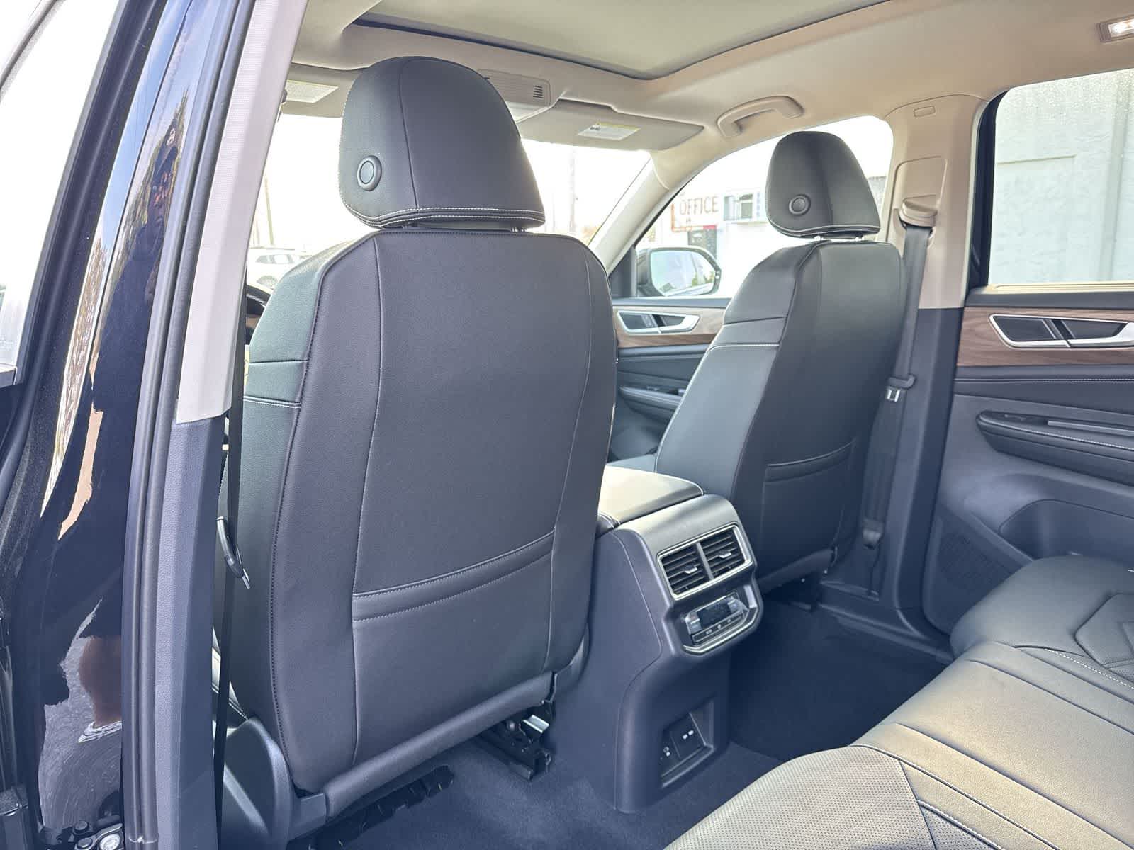 Thumbnail: 2026 Volkswagen Atlas - 17