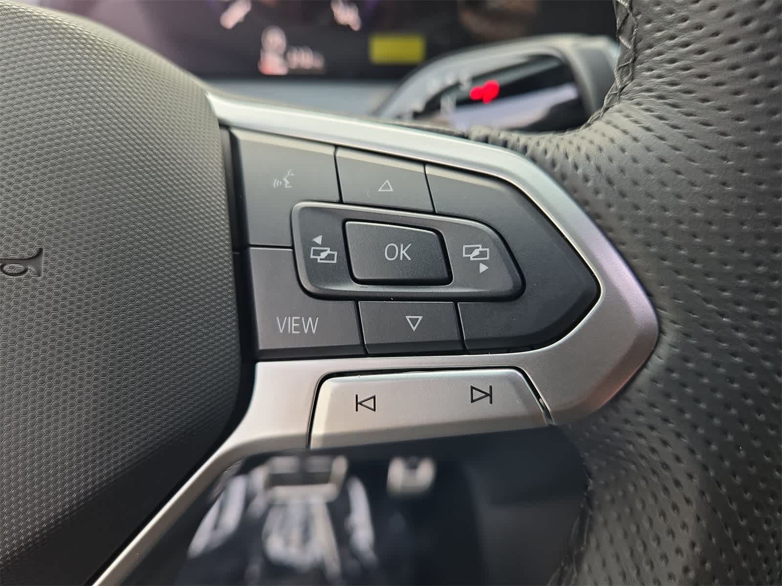 Thumbnail: 2025 Volkswagen Tiguan - 25