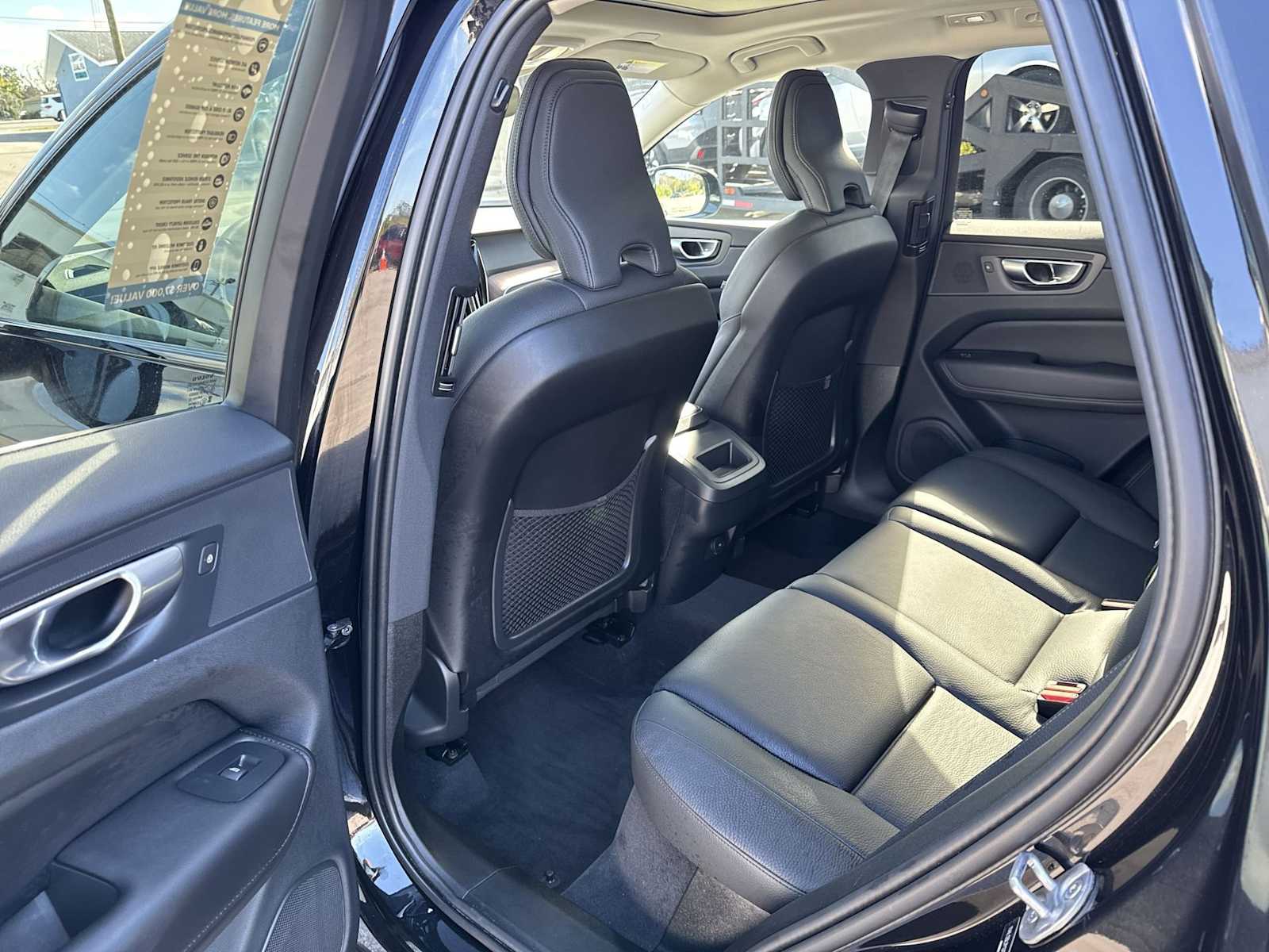 Thumbnail: 2023 Volvo XC60 - 17