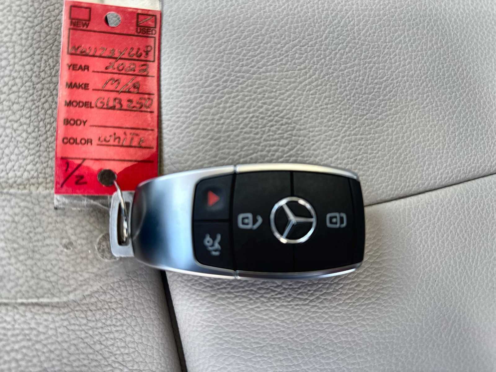 Thumbnail: 2022 Mercedes-Benz GLB - 34