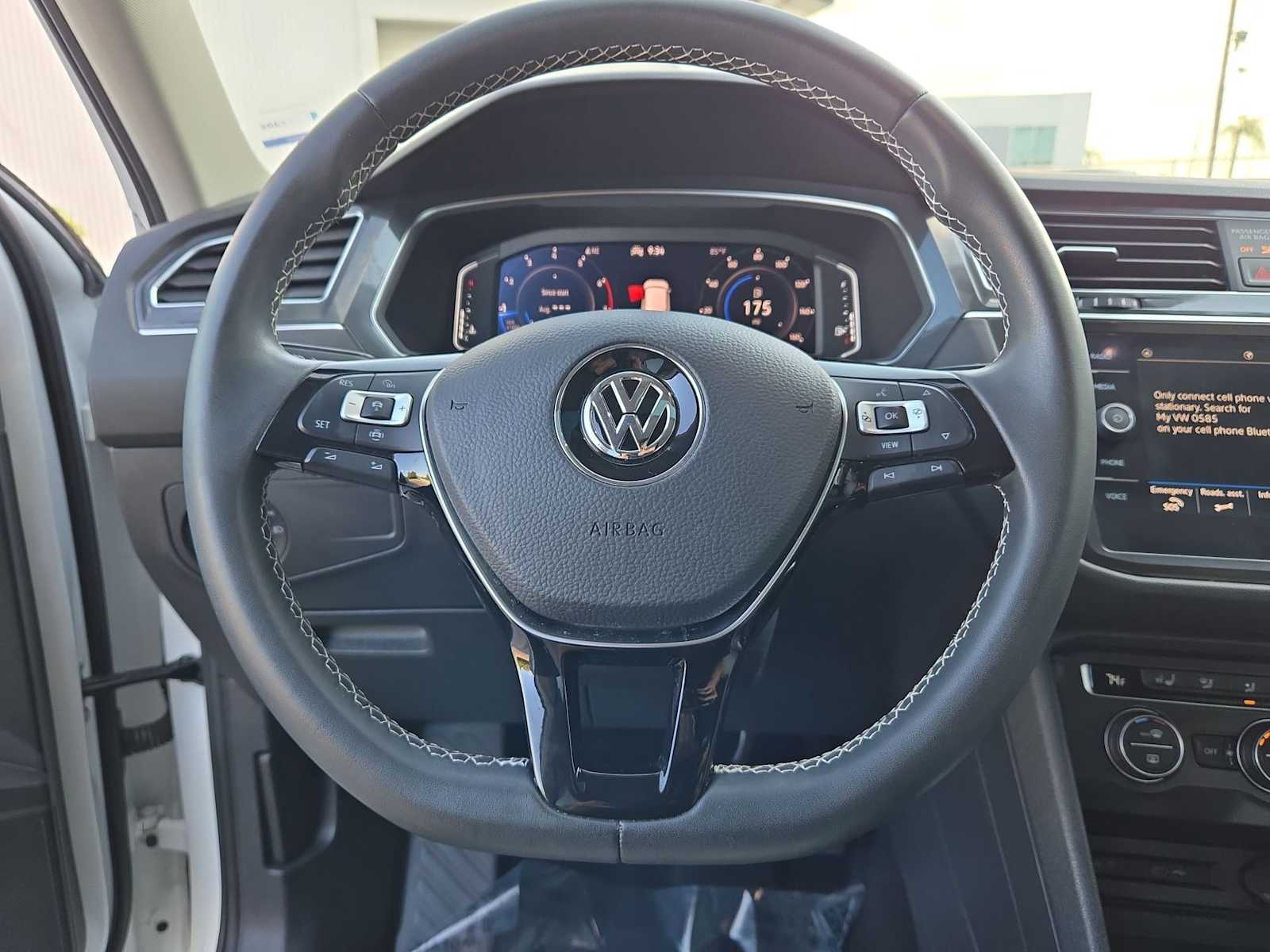 Thumbnail: 2021 Volkswagen Tiguan - 25