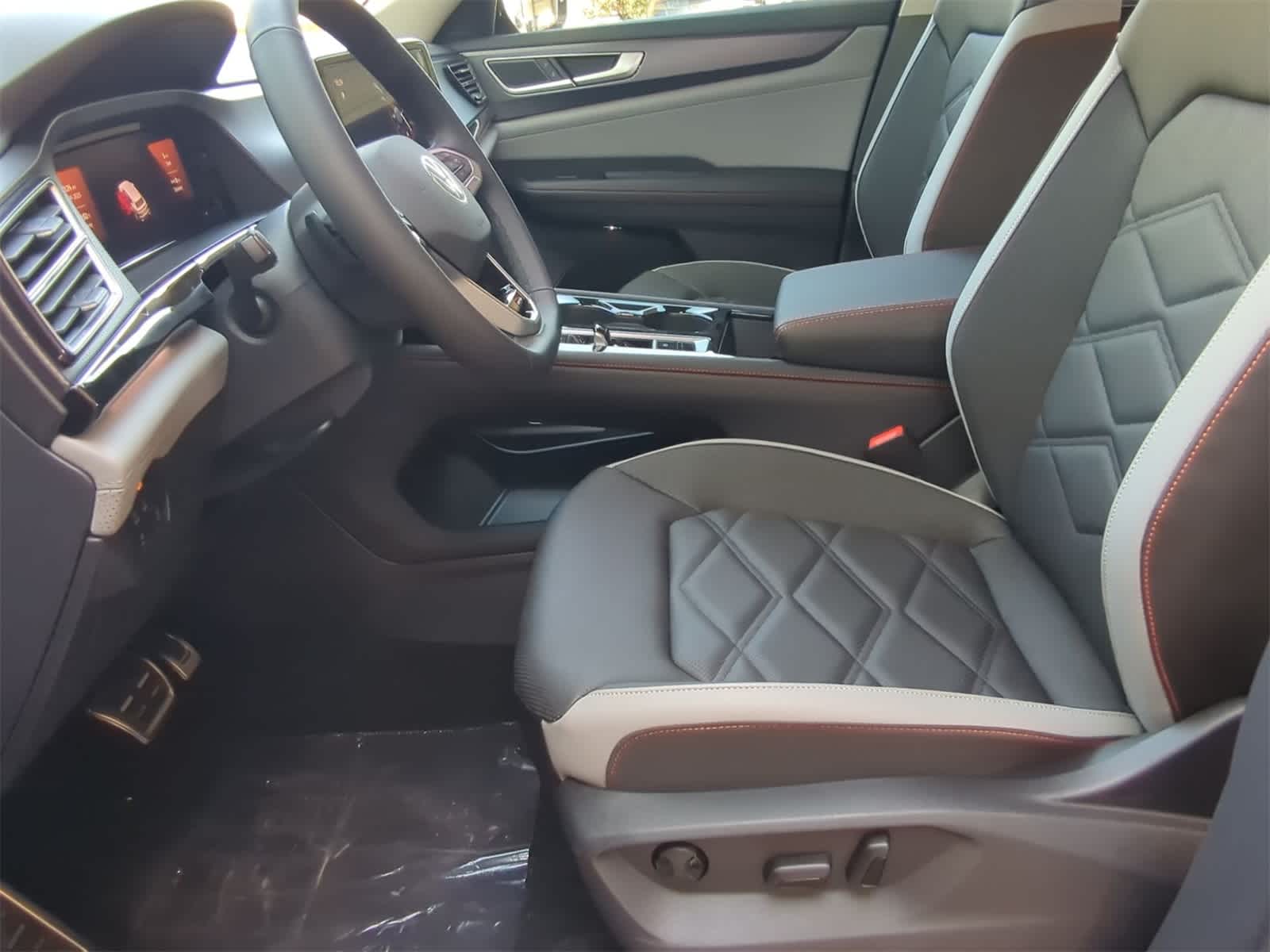 Thumbnail: 2025 Volkswagen Atlas - 16