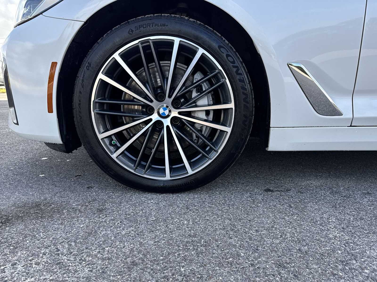 Thumbnail: 2023 BMW 5 Series - 12