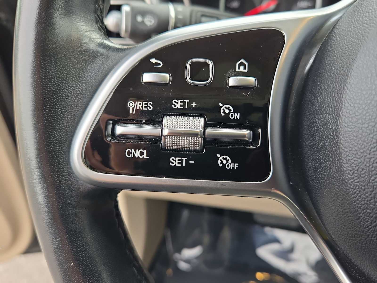 Thumbnail: 2022 Mercedes-Benz GLC - 22