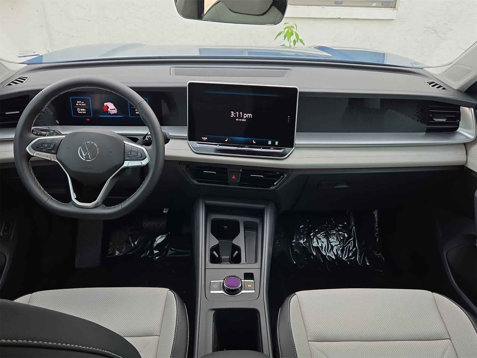 Thumbnail: 2025 Volkswagen Tiguan - 16