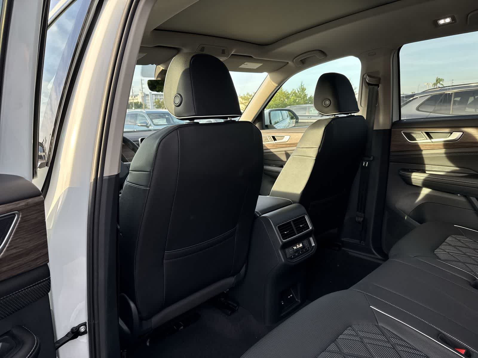 Thumbnail: 2026 Volkswagen Atlas - 17