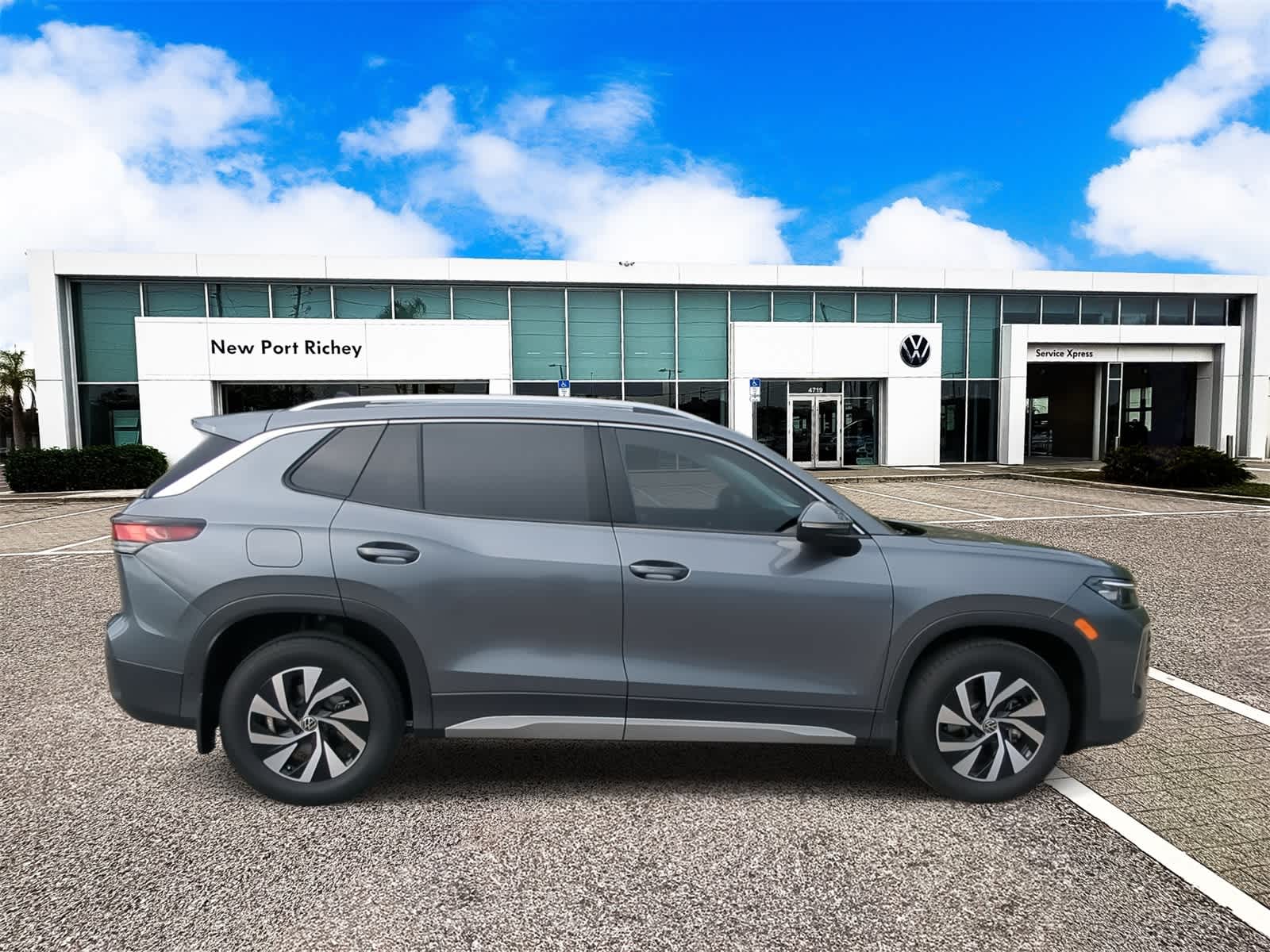 Thumbnail: 2025 Volkswagen Tiguan - 9